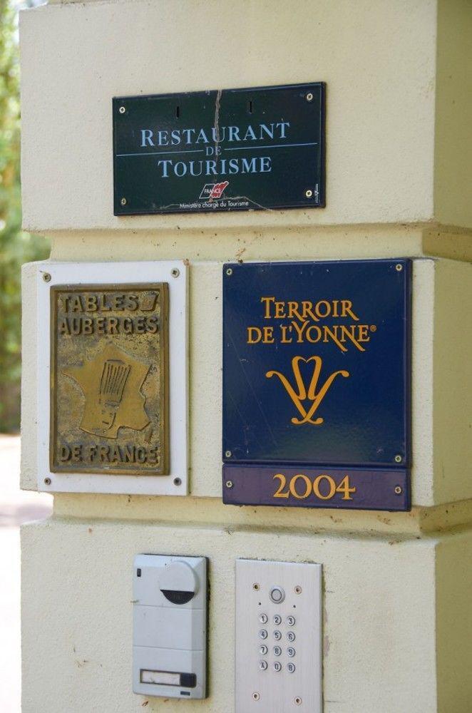 Hotel Restaurant Le Rive Gauche Joigny Dış mekan fotoğraf